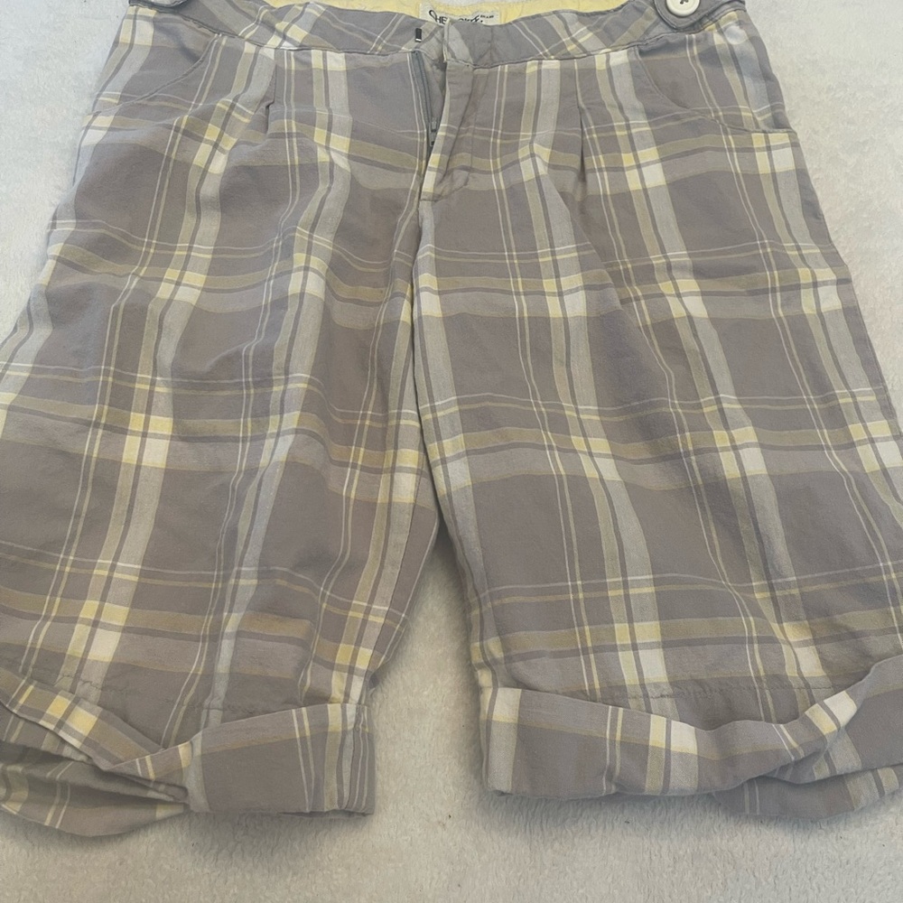 Cherokee Gray and Yellow Flat Front Shorts size xl 14-16. SKU 2130
